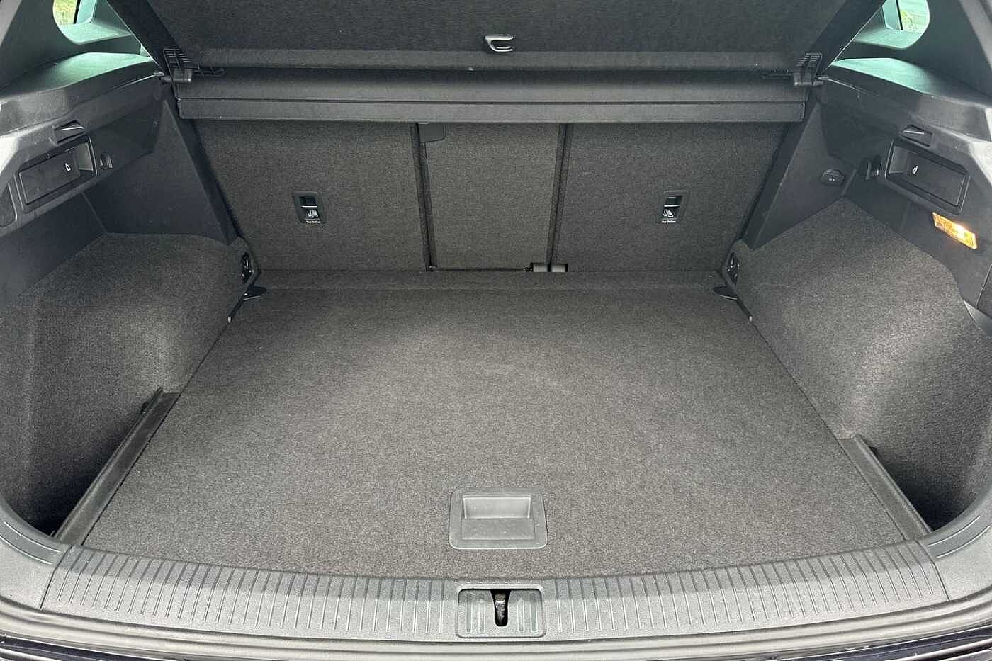 Volkswagen Tiguan Tiguan R-Line Tech 2.0 TDI 2WD 150PS 7-Speed DSG 5 Door
