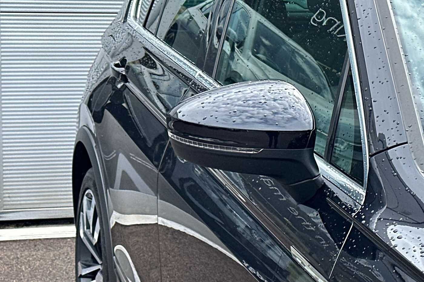 Volkswagen Tiguan Tiguan R-Line Tech 2.0 TDI 2WD 150PS 7-Speed DSG 5 Door