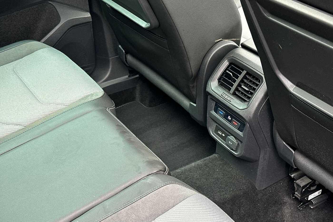 Volkswagen Tiguan Tiguan R-Line Tech 2.0 TDI 2WD 150PS 7-Speed DSG 5 Door