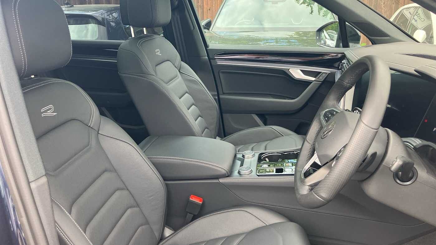 Volkswagen Touareg 3.0TDI (286ps) Black Edition 4Motion 5dr