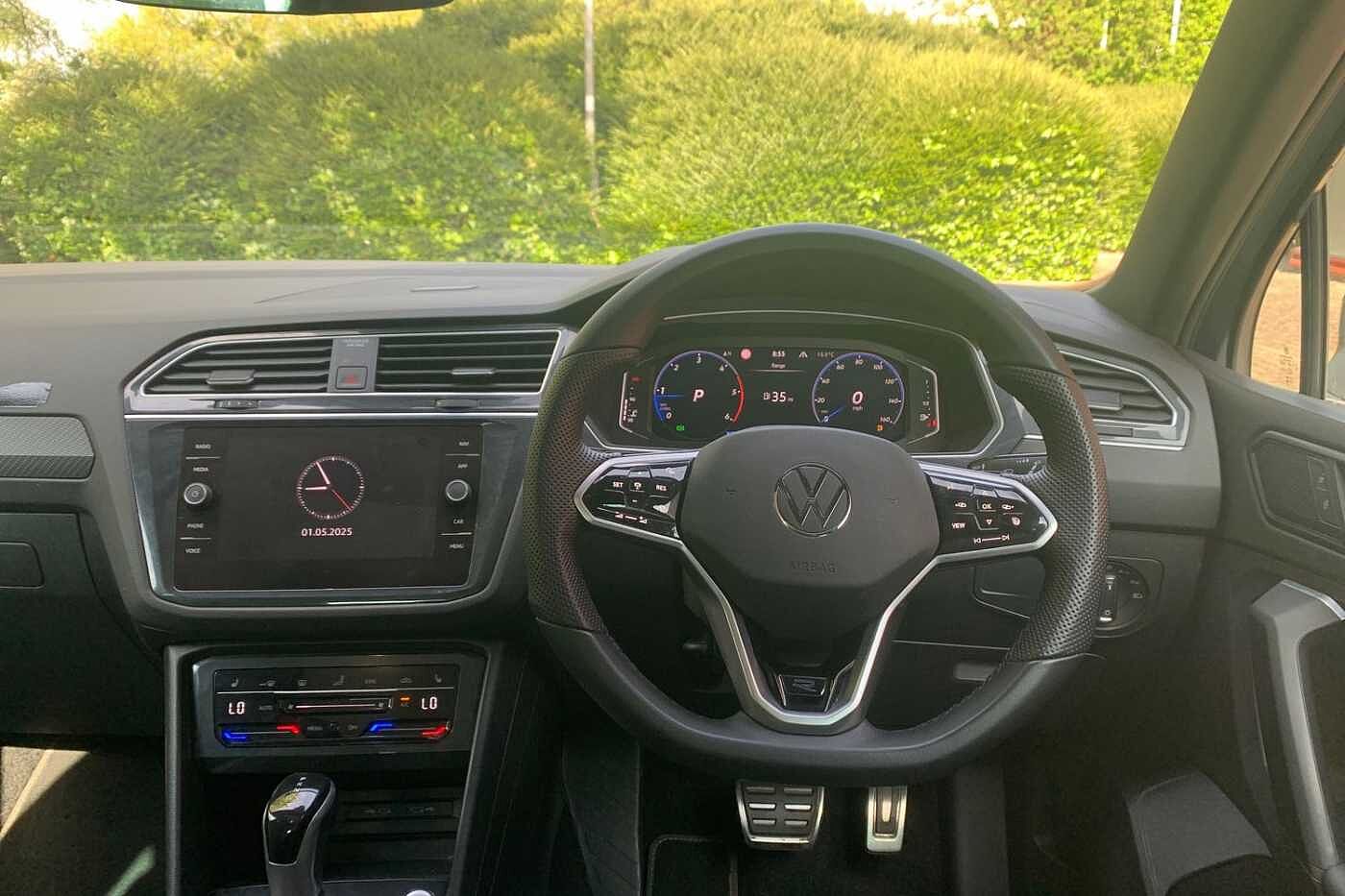 Volkswagen Tiguan R-Line 2.0 TDI 150PS DSG + PANORAMIC SUNROOF