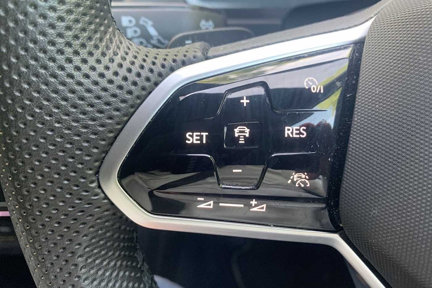 Volkswagen Tiguan R-Line 2.0 TDI 150PS DSG + PANORAMIC SUNROOF