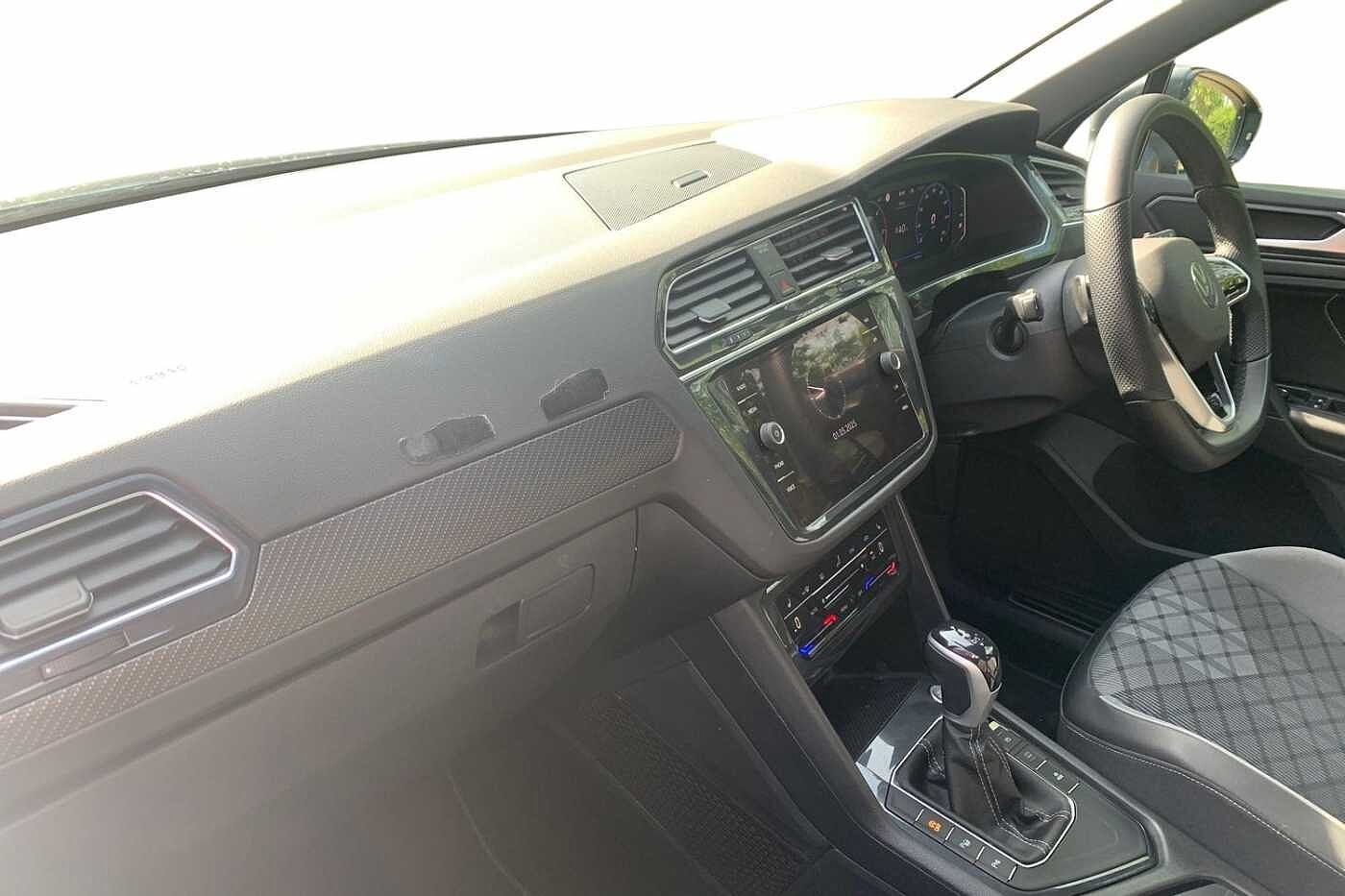 Volkswagen Tiguan R-Line 2.0 TDI 150PS DSG + PANORAMIC SUNROOF