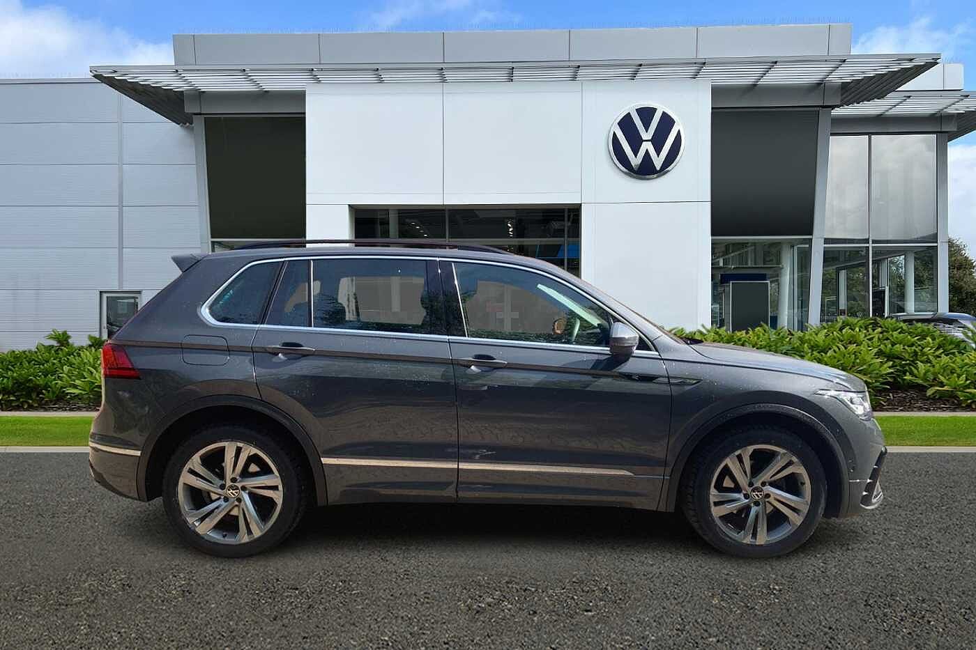 Volkswagen Tiguan R-Line 2.0 TDI 150PS DSG + PANORAMIC SUNROOF