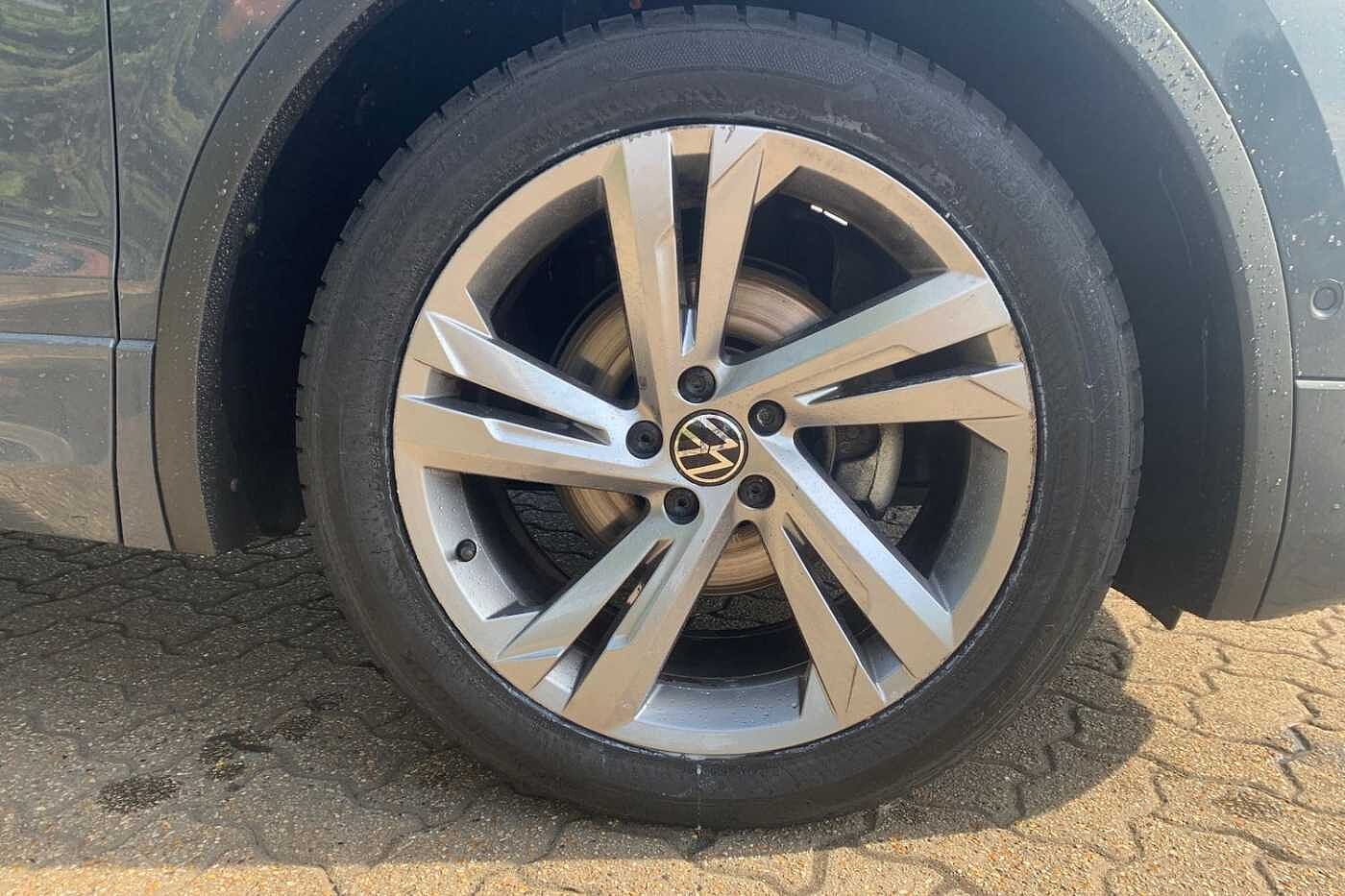 Volkswagen Tiguan R-Line 2.0 TDI 150PS DSG + PANORAMIC SUNROOF