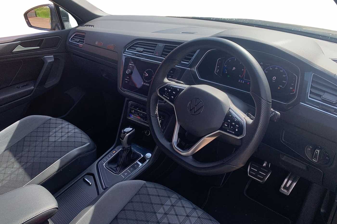 Volkswagen Tiguan R-Line 2.0 TDI 150PS DSG + PANORAMIC SUNROOF