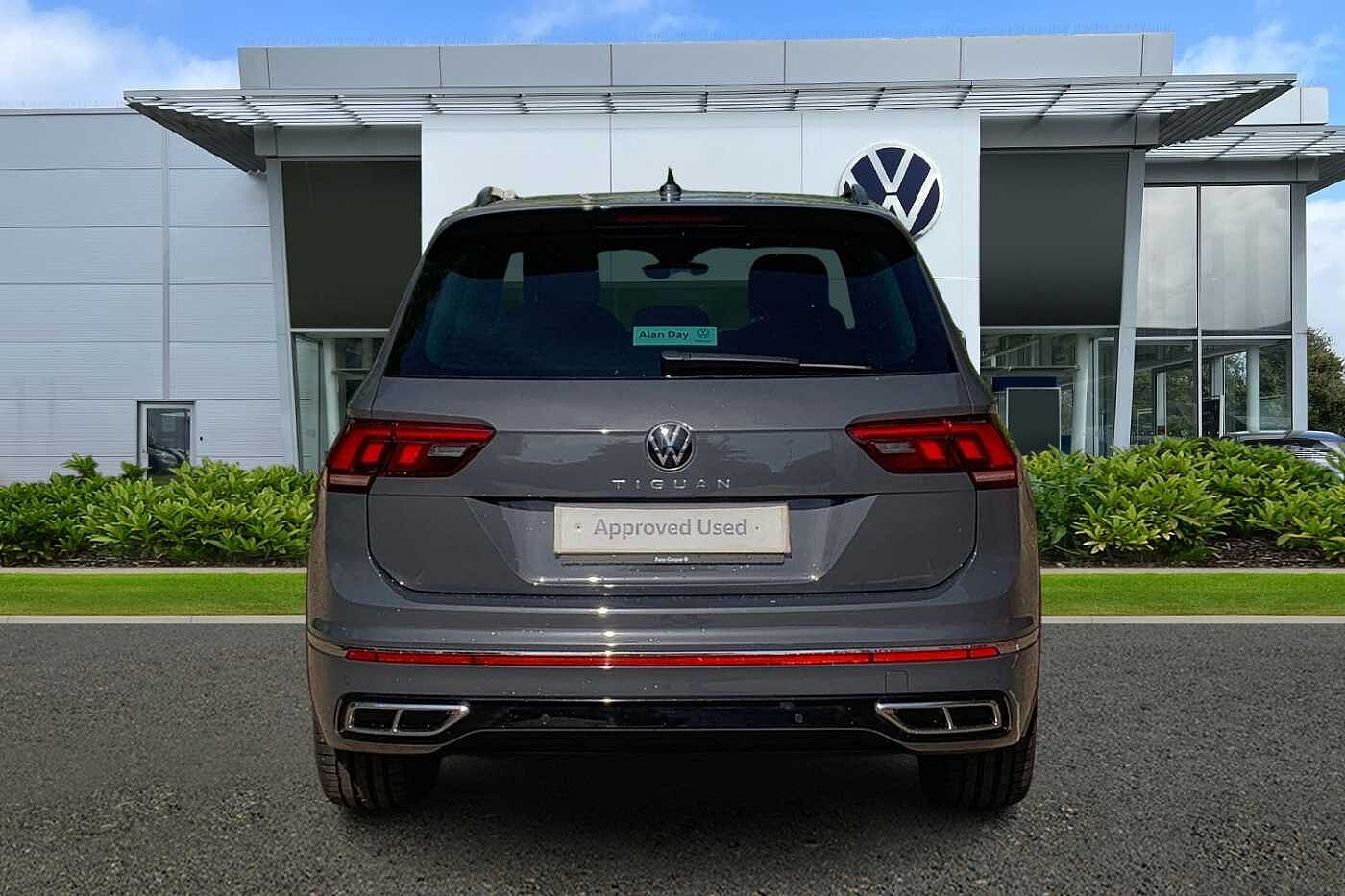 Volkswagen Tiguan R-Line 2.0 TDI 150PS DSG + PANORAMIC SUNROOF