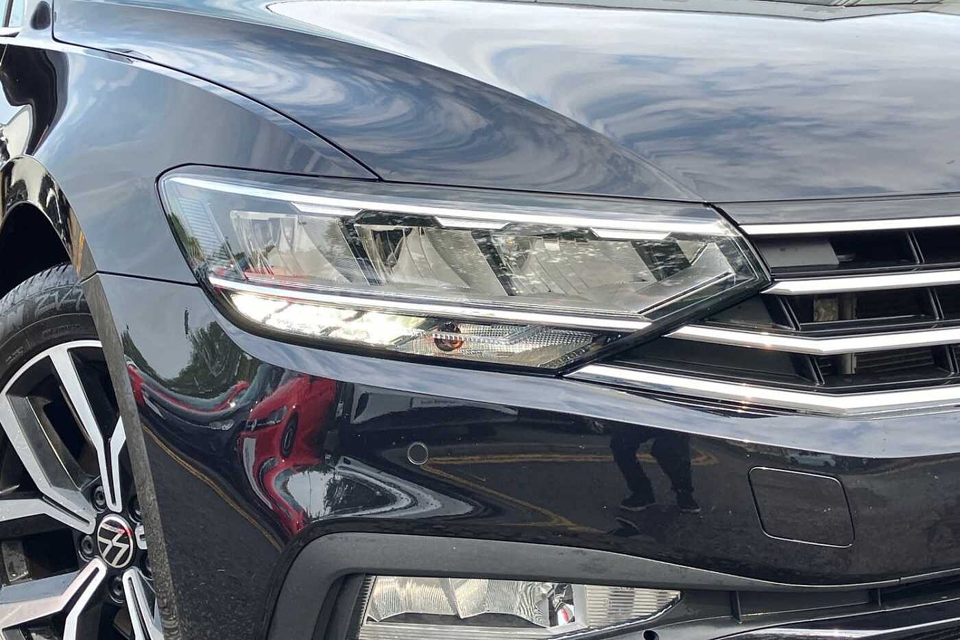 Volkswagen Passat SEL 1.5 TSI 150PS 7-speed DSG 5 Door