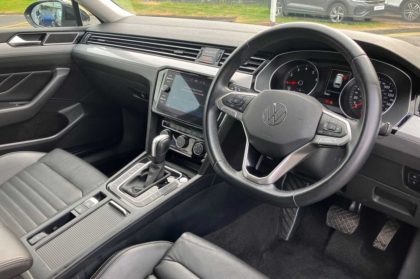 Volkswagen Passat SEL 1.5 TSI 150PS 7-speed DSG 5 Door