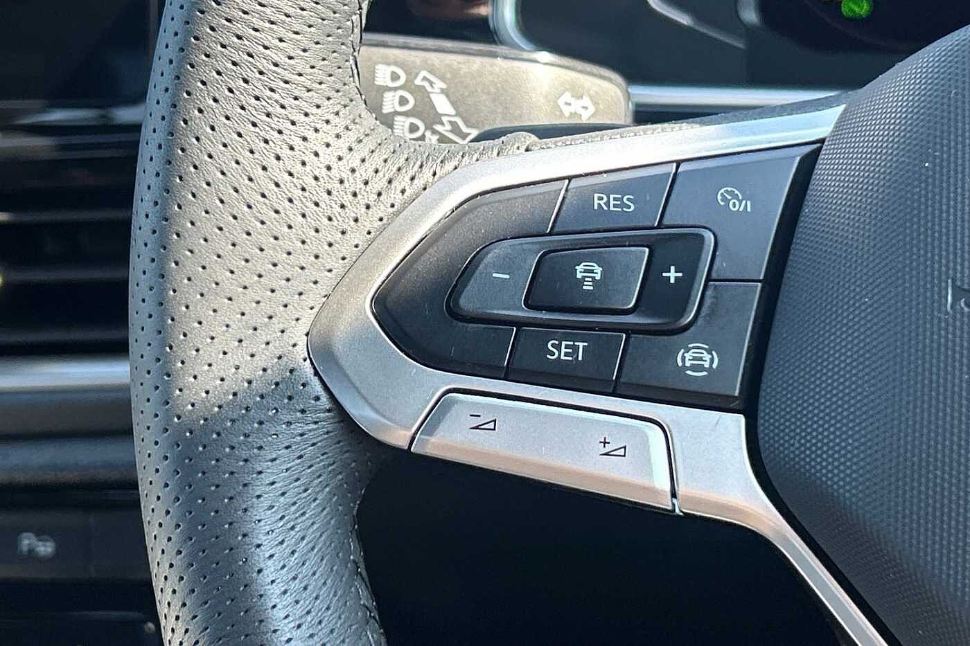 Volkswagen T-ROC 1.5 TSI (150ps) R-Line DSG